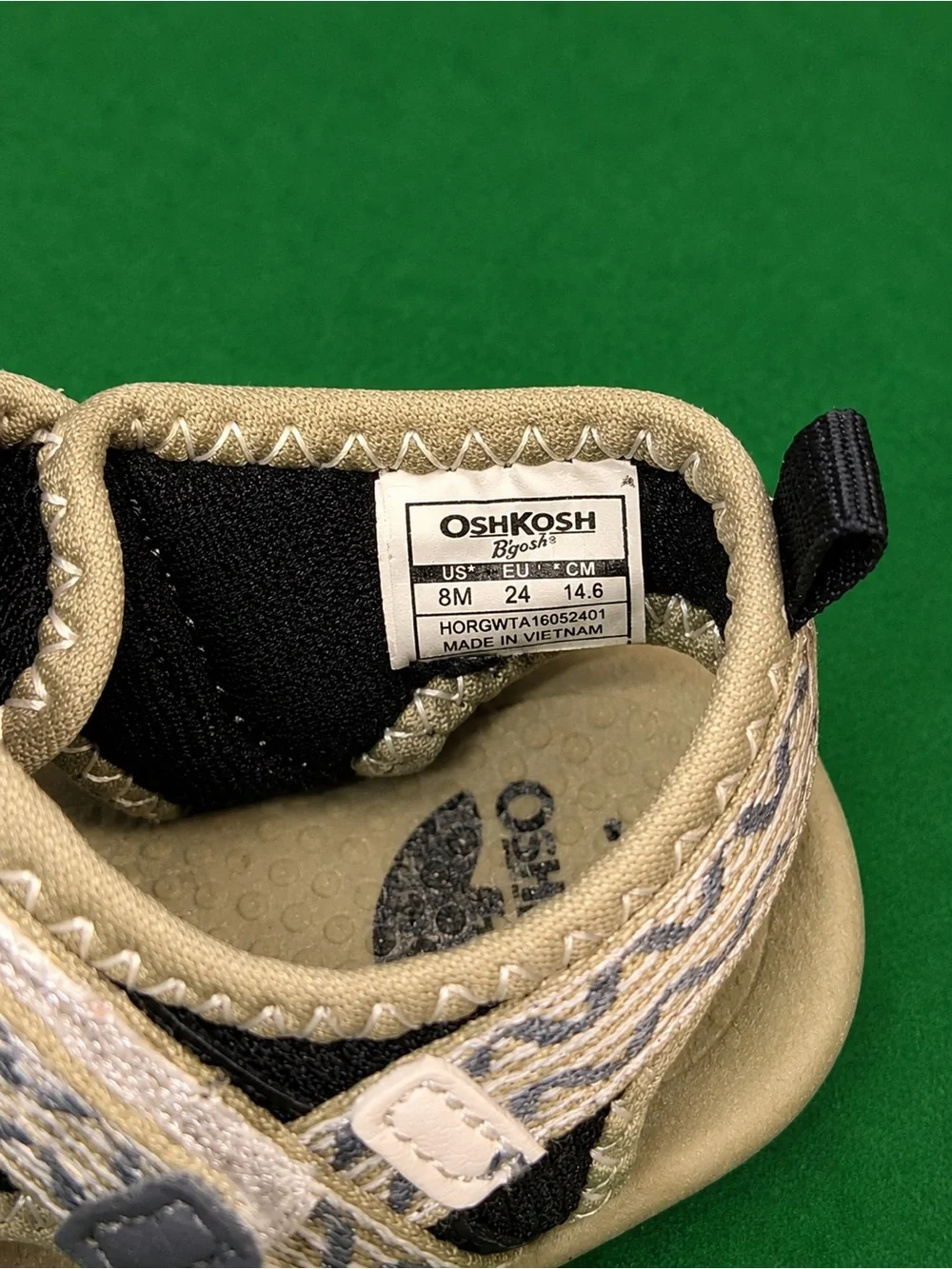 OshKosh B'gosh Tan and Black Adjustable Hook-and-Loop Sandals